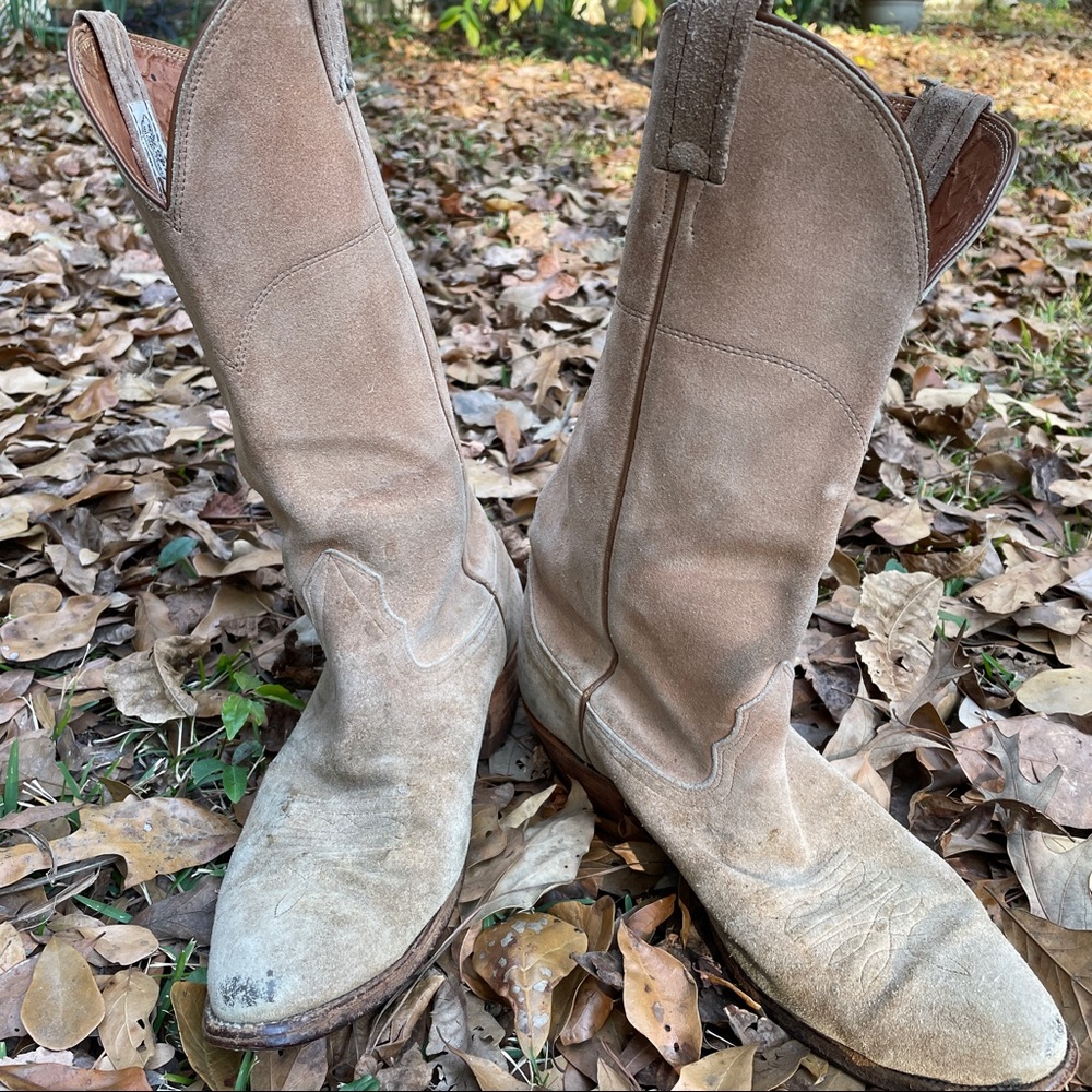 Vintage Nocona suede boots, Men’s 8D, Circa 80s. It’s boot season!